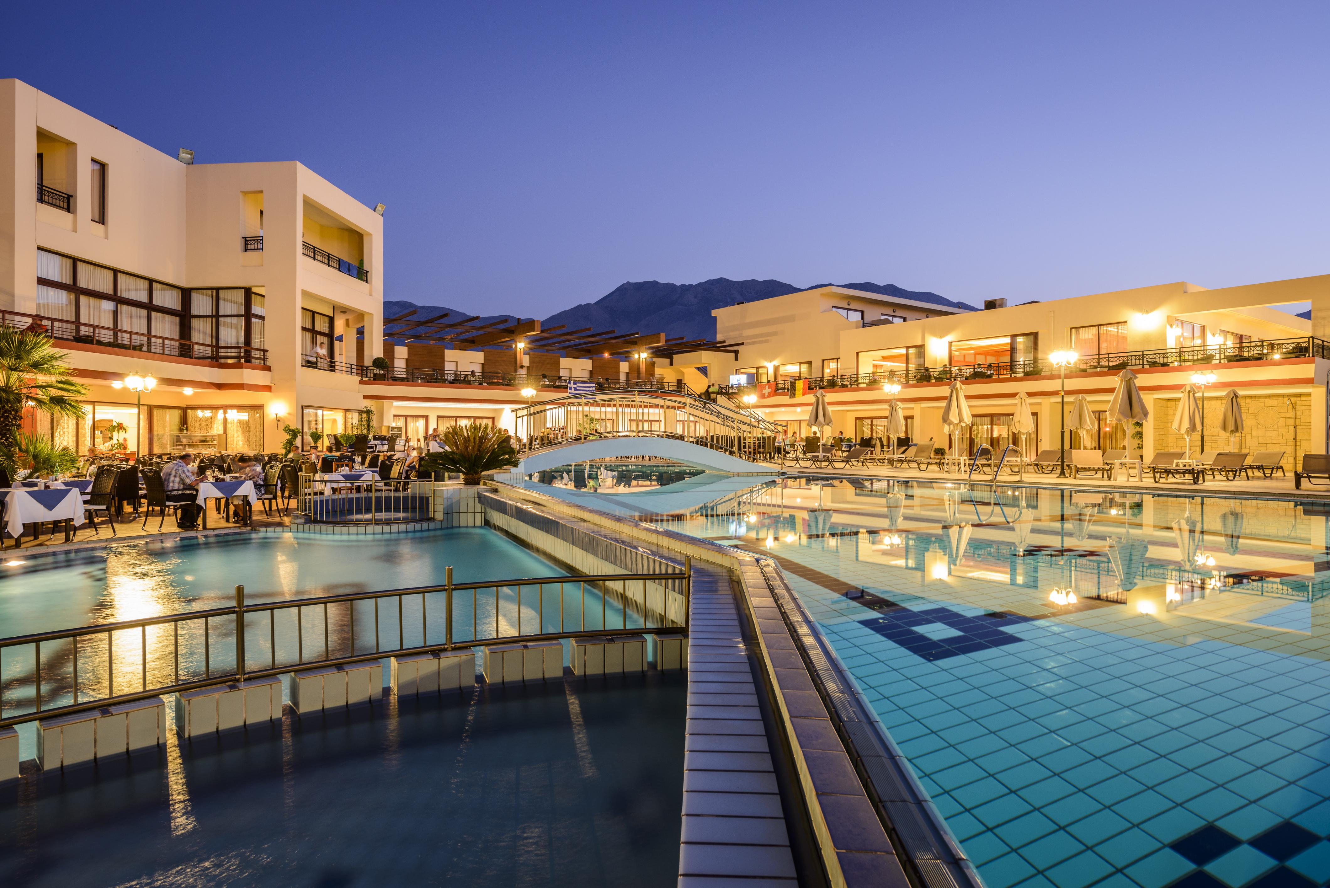 Paralia Kourna Vantaris Palace מראה חיצוני תמונה